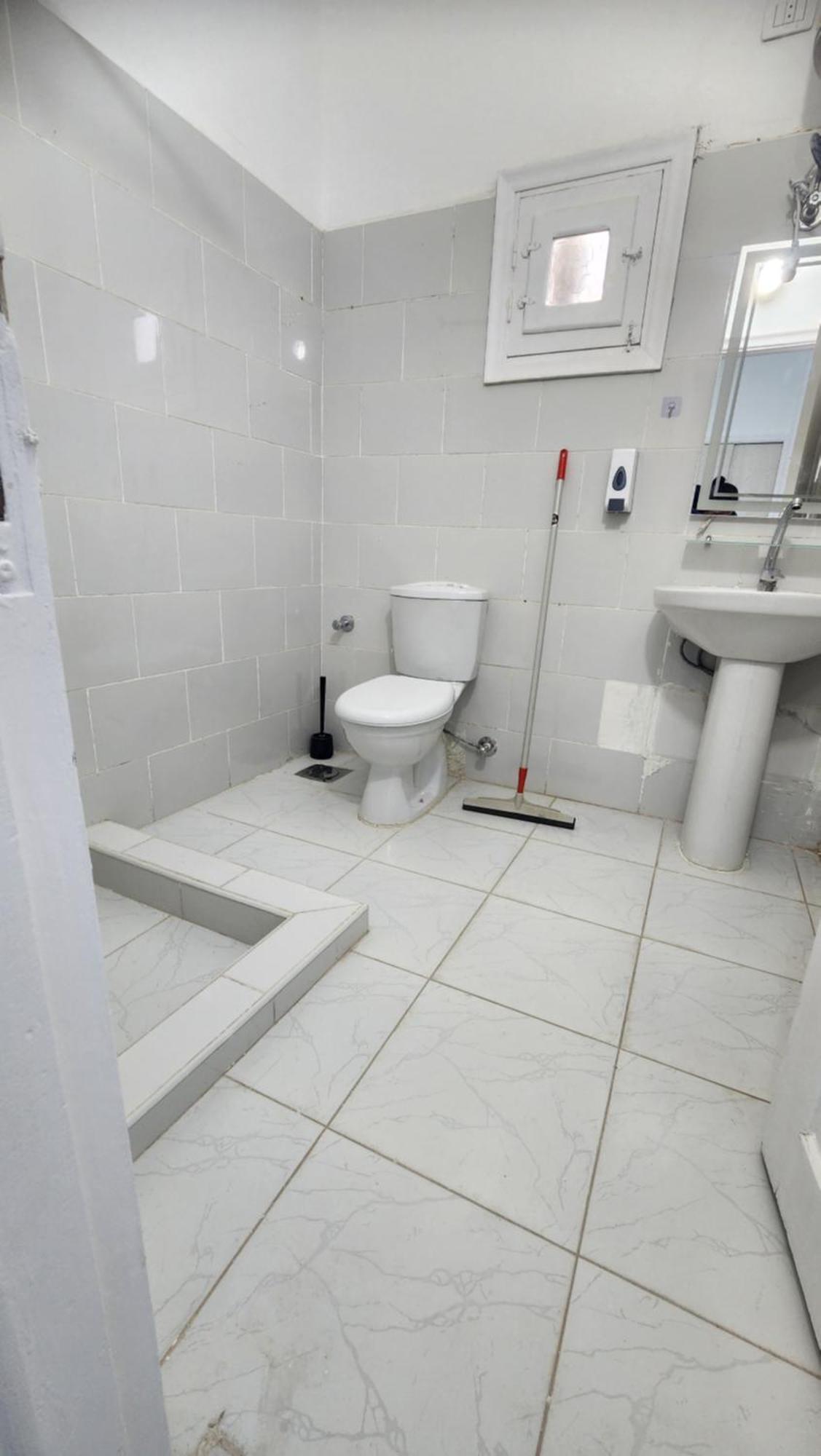 White Roof - Hostel