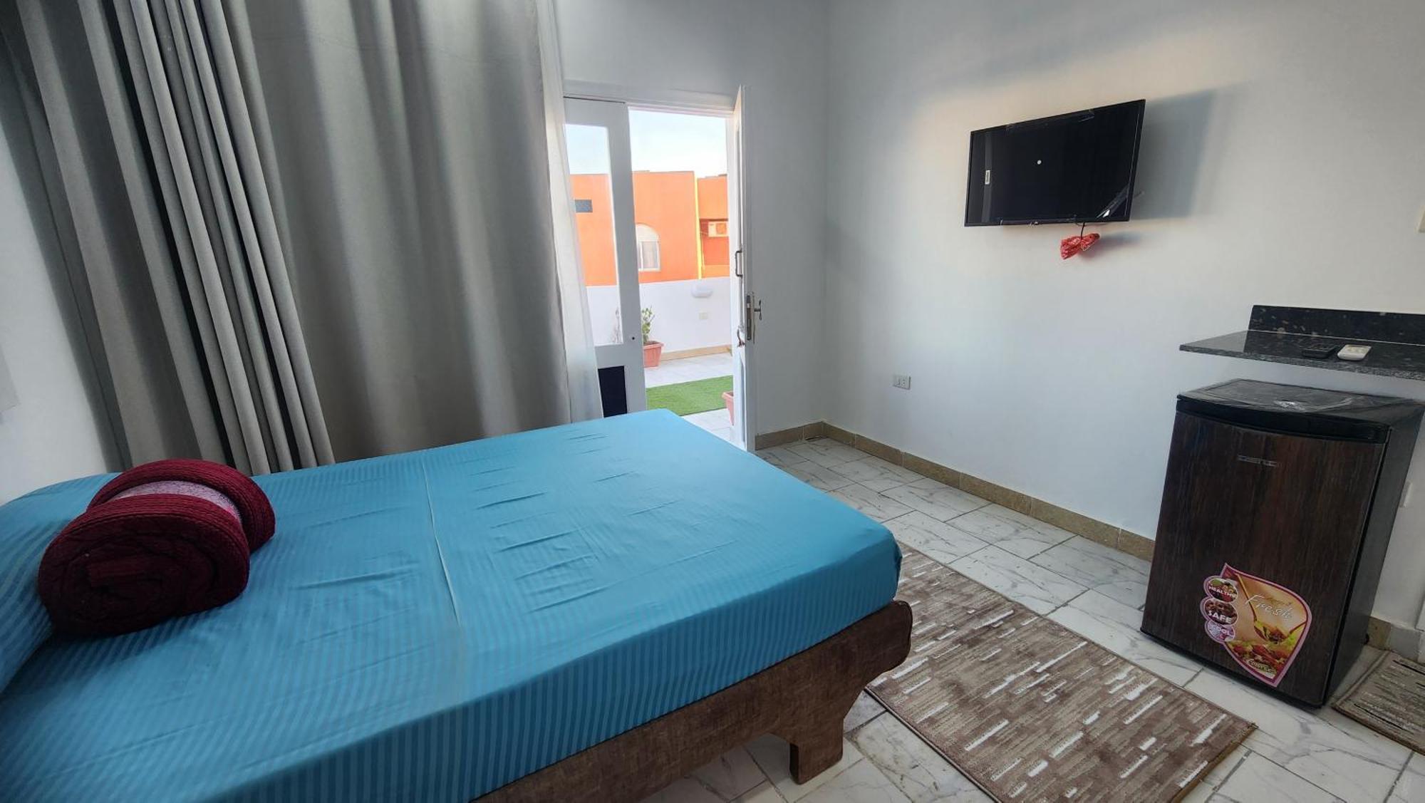 Hostel White Roof -