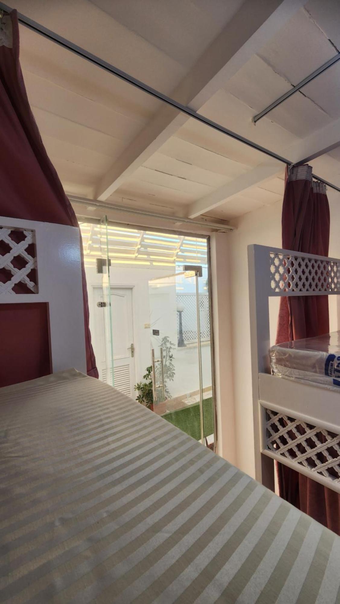 White Roof - Hostel